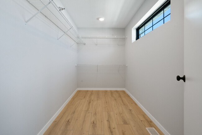 Building Photo - Clear Lake Condos