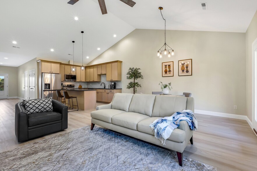 Living - 170 Weaver Line