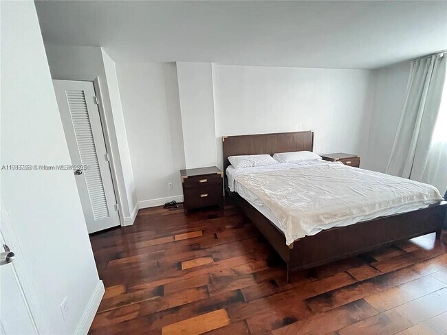 Building Photo - 1849 S Ocean Dr