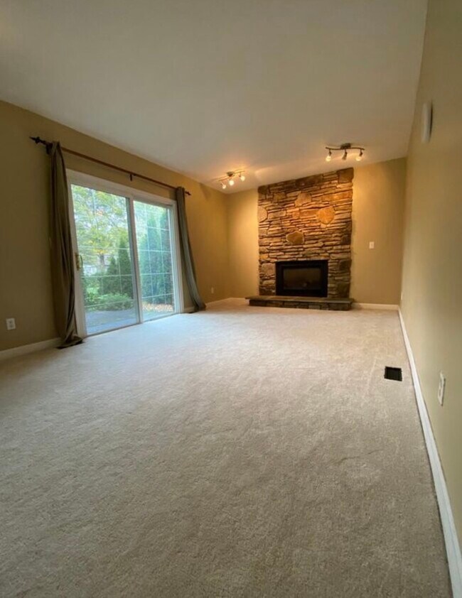 Building Photo - 2309 Cumberland Dr