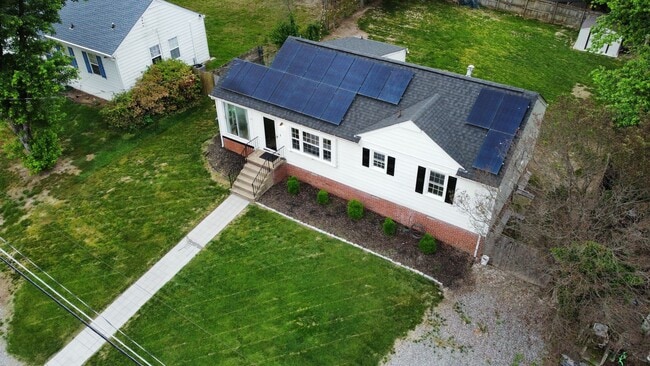 Building Photo - 1124 Bridle Ln