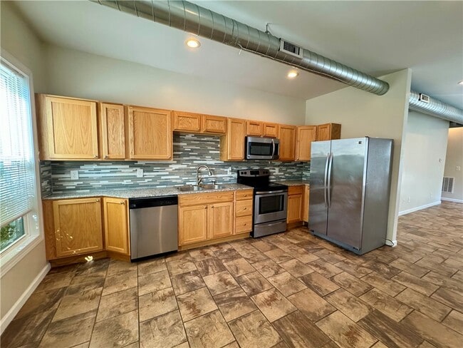 Primary Photo - 408 W Broad St