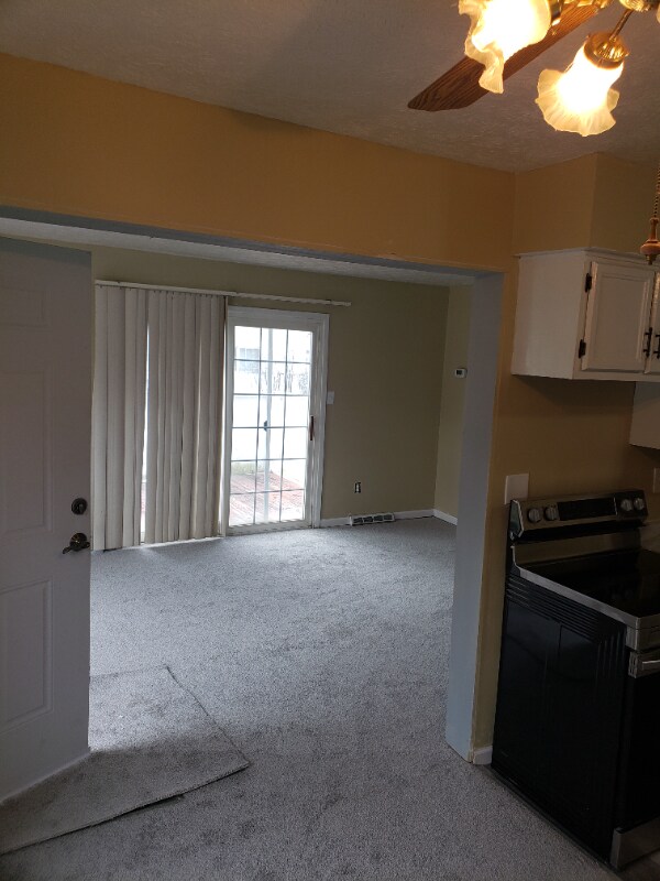 Building Photo - 6586 Liberty Bell Dr