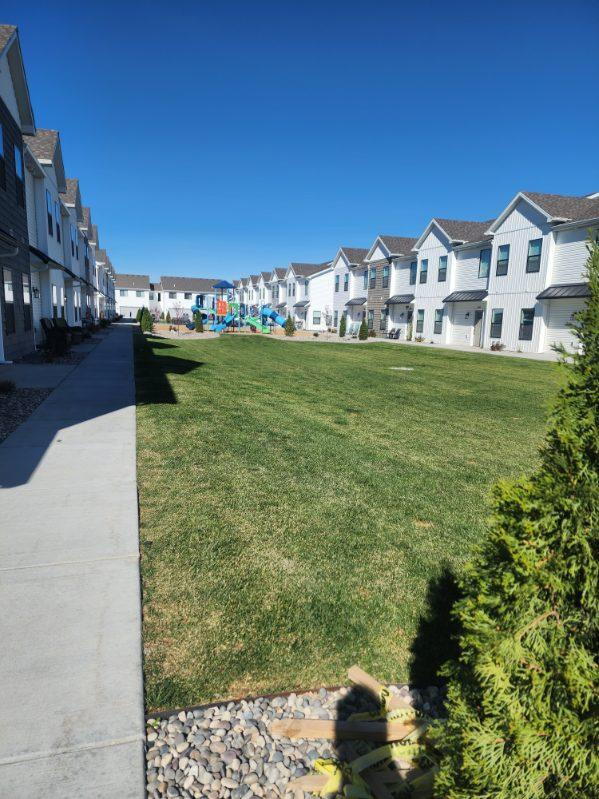 Building Photo - BEAUTIFUL 4 BEDROOM TOWNHOME for rent (or Rent-to-Own) in Ammon w/ 2 Car Garage! Deposit-Free Lea...