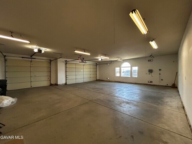 Building Photo - 8127 W Ave E12