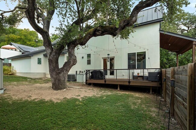 Building Photo - 2812 Oak Springs Dr