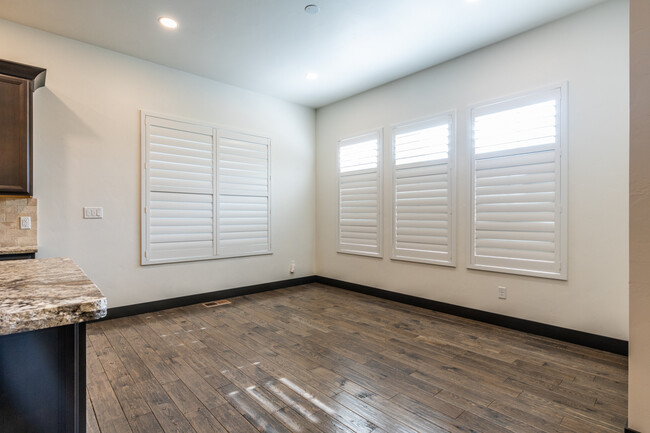 Building Photo - 2094 Two Wood Dr