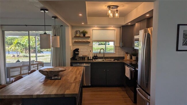 Building Photo - 173 Rotonda Cir