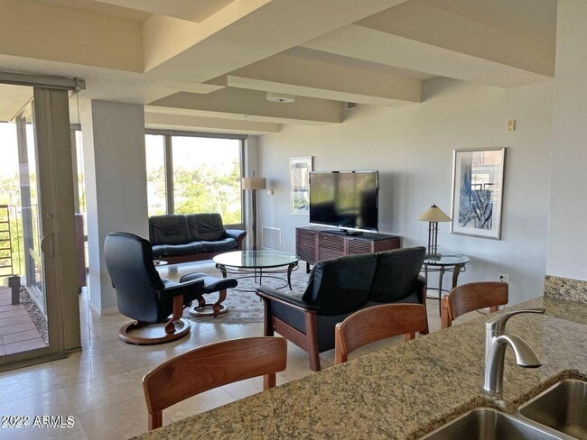 Building Photo - 7117 E Rancho Vista Dr