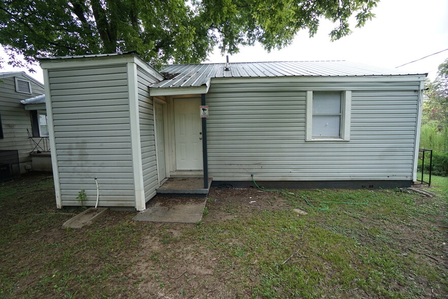 Building Photo - 3909 39th Ct N