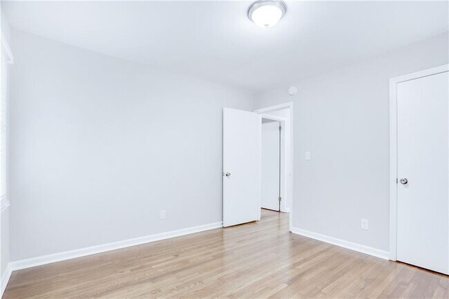 Building Photo - 3078 Rebecca Dr SW