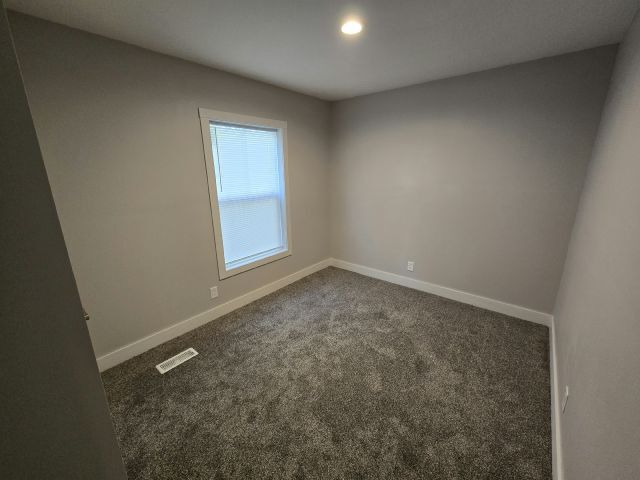 Building Photo - 302 Louva Ln