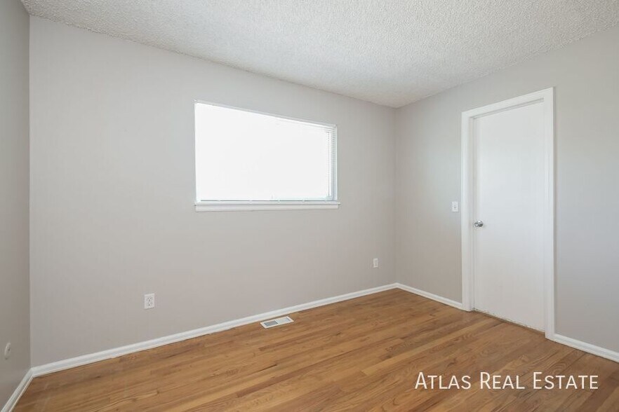 Building Photo - 730 S Oakland St