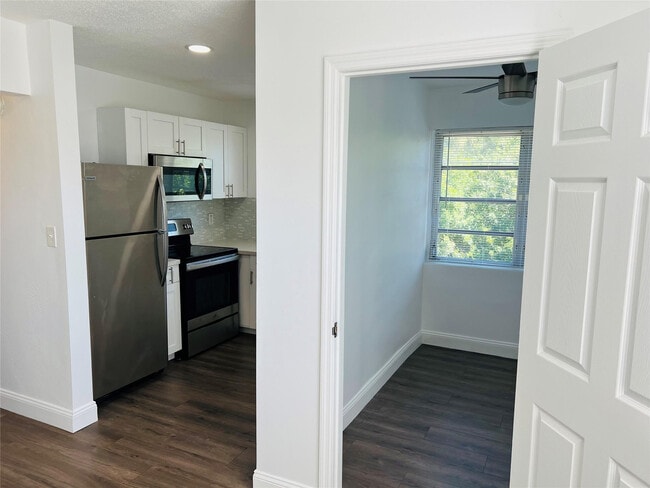 Building Photo - 1301 N 12th Ct