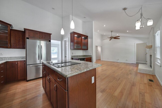 Building Photo - Charming Matthews Home for Rent!