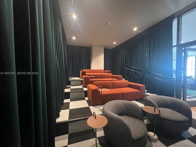 Building Photo - 11 NE 6th St