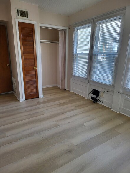 Building Photo - 119 E Mt Airy Ave