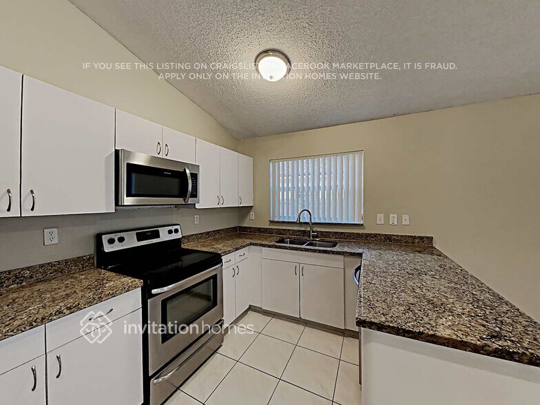 Building Photo - 9155 SW 166th Pl