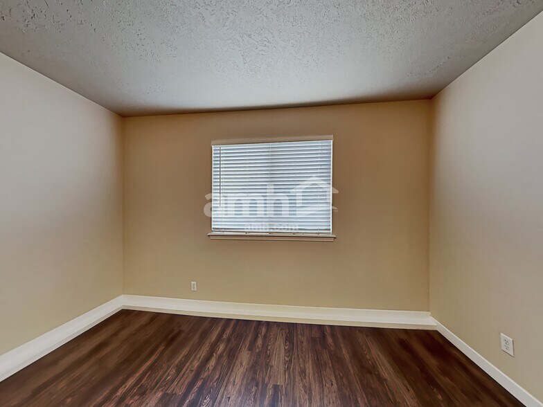 Building Photo - 584 N Nebula Ave