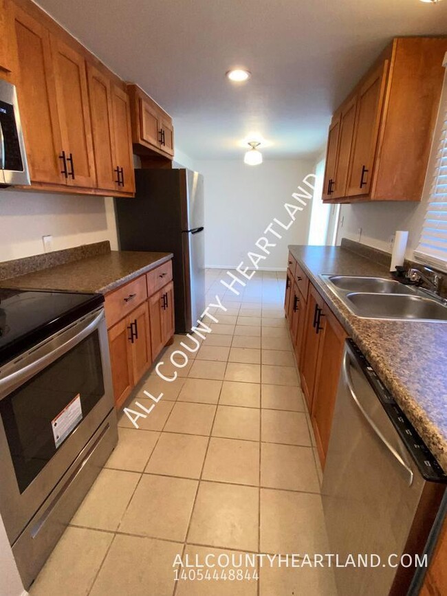 Building Photo - 1401 N Independence Ave