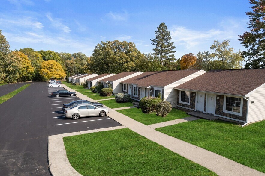Capitol Village Lansing, MI 315 E Edgewood Blvd Lansing MI 48911 Apartment Finder