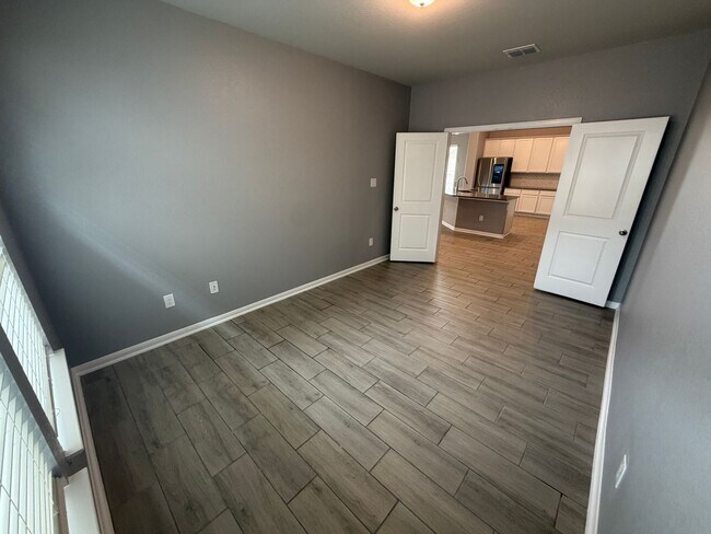 Building Photo - 3923 Gervasi