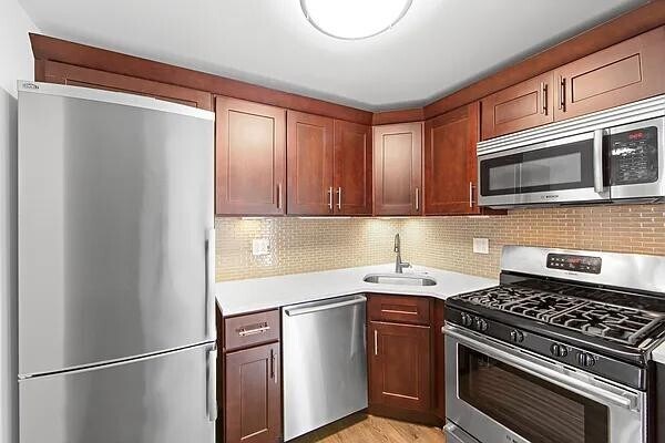 Building Photo - 354 E 91st St