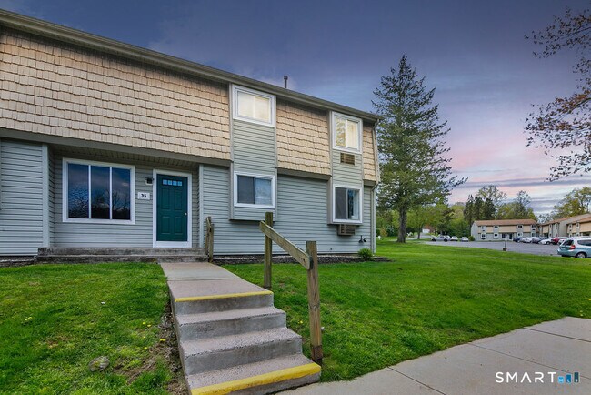 Building Photo - 35 Carillon Dr