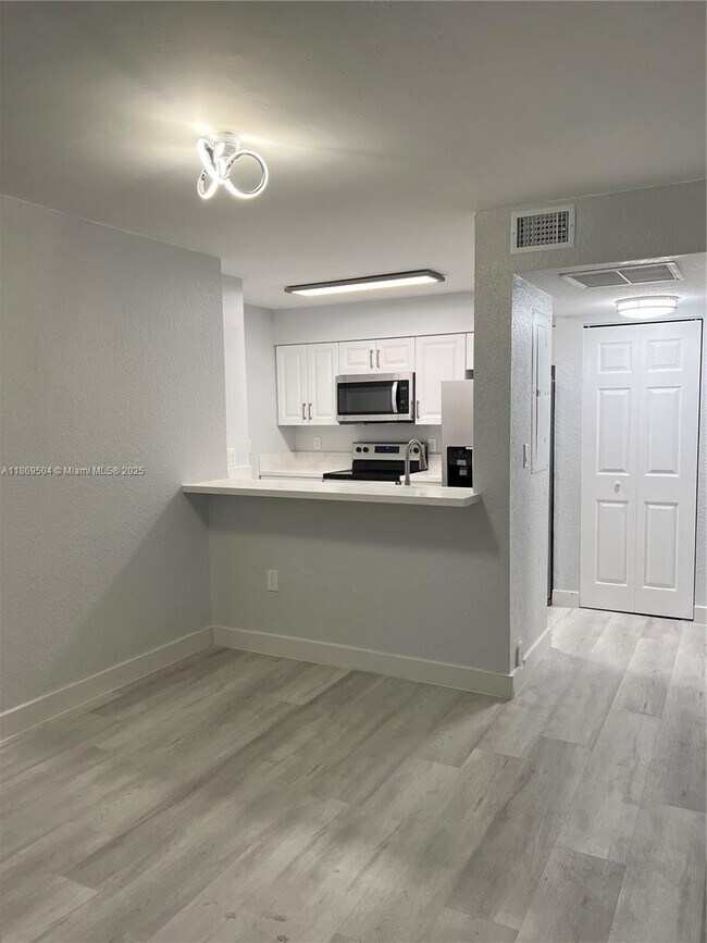Building Photo - 2871 N Oakland Forest Dr