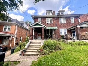 Building Photo - Spacious Home - 3 bedroom 1 bath - Squirre...