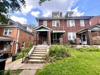 Building Photo - Spacious Home - 3 bedroom 1 bath - Squirre...