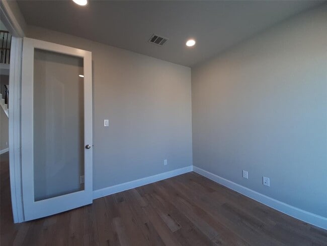 Building Photo - 7575 Pemberley Ct
