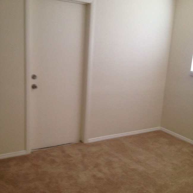 Building Photo - Clean and Bright 5 Bedroom House Near SDSU!