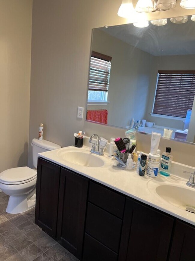 Building Photo - Single Family House