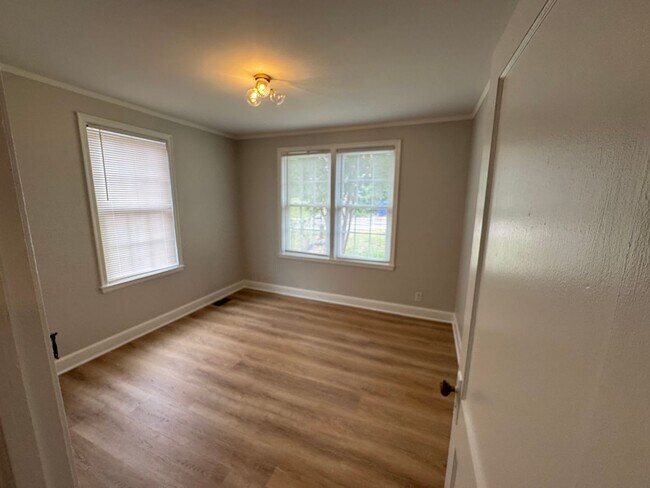 Building Photo - Historic Earlewood Bungalow