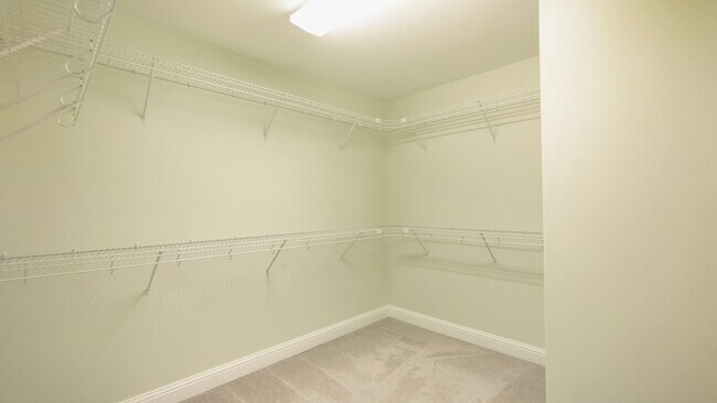 Building Photo - **$1000 OFF FIRST FULL MONTHS RENT**  Gorg...