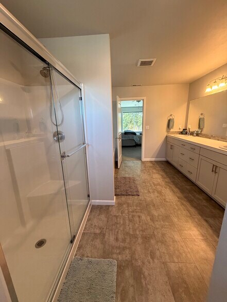 Building Photo - 7193 SE Cheryl Ct