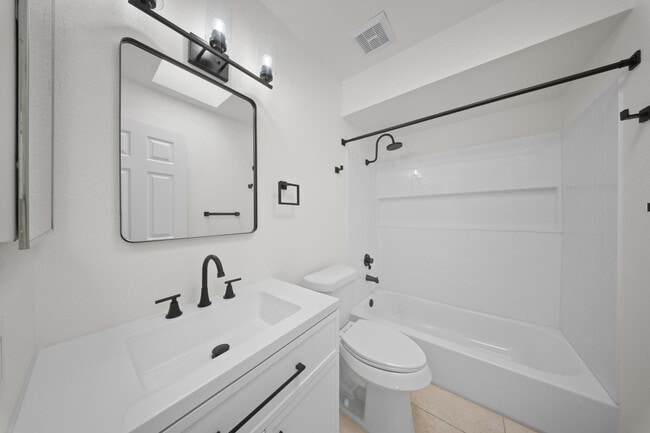 Building Photo - 220 N 22nd Pl