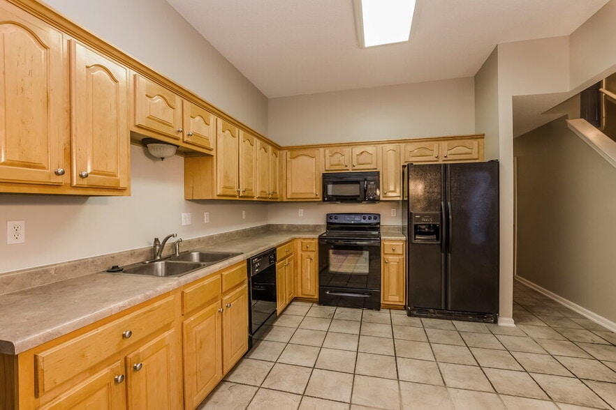 Building Photo - 9893 Farmyard Dr