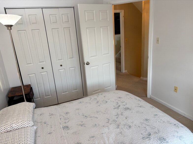 Building Photo - 1902 N Daniel St