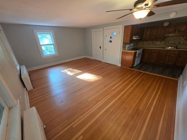 Building Photo - Charming 3 Bedroom Apartment in Millbrook,...