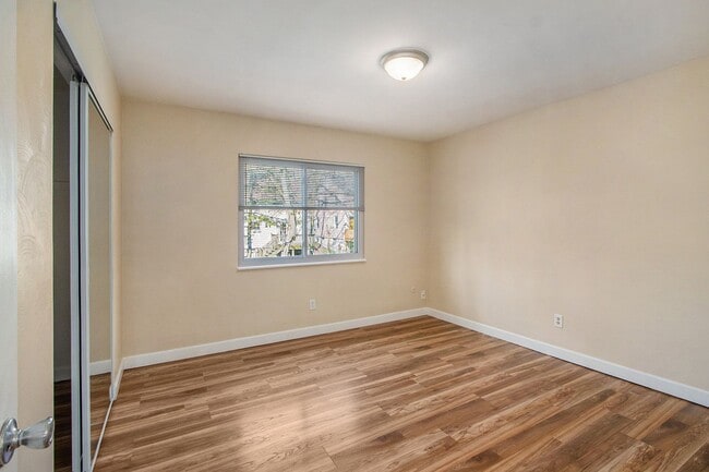 Building Photo - 444 Garland St