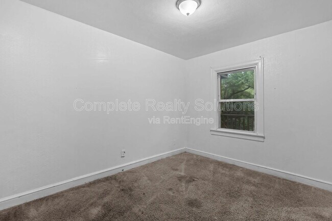 Building Photo - 147 Chambers Rd