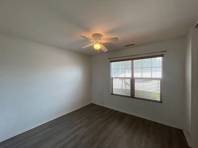 Building Photo - Lancaster 3 Bedroom + 2 Bathroom