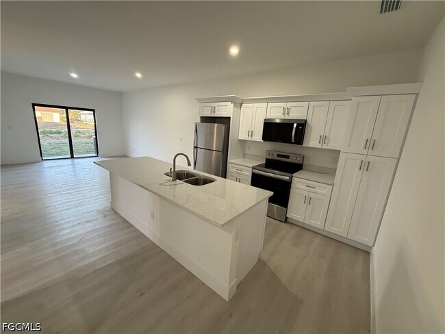 Building Photo - 227 Hightower Ave S