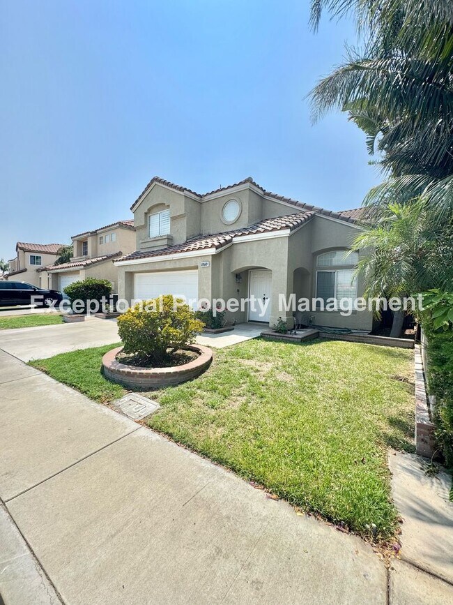 Building Photo - Great 4 bed 3 bath home in Fontana