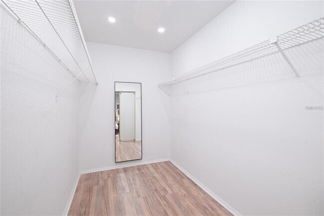 Building Photo - 1221 E Ida St