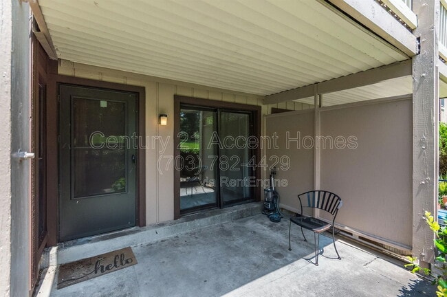 Building Photo - 5805 Royal Ridge Dr