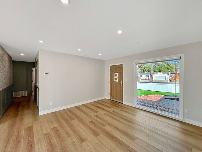 Building Photo - Beautiful 4BD/2BA House in La Mesa w/ W/D,...
