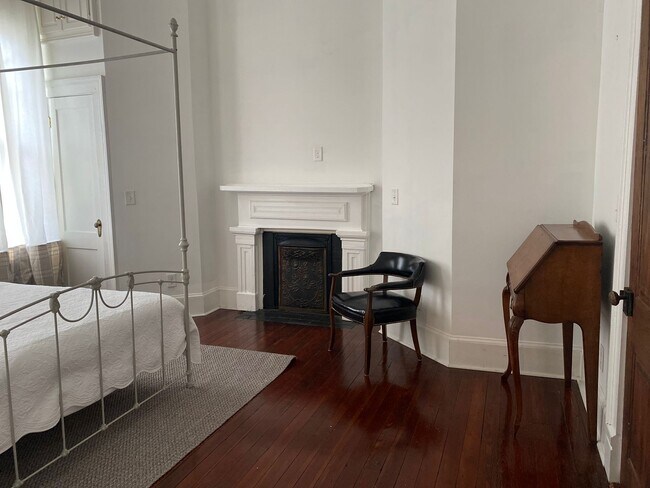 Building Photo - 429 2nd Ave